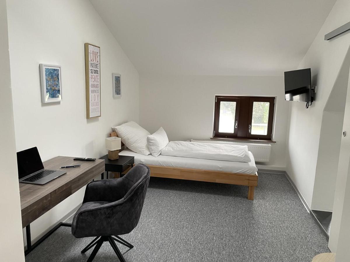 Hotel-Am-Bahnhof Stuttgart-Ditzingen Phòng bức ảnh